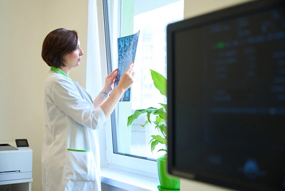 doctor_gallery_pic - TOP Clinic DENIS