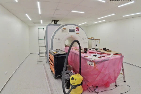 Установка аппарата МРТ в клинике ДЕНИС (июнь 2021) - TOP Clinic DENIS