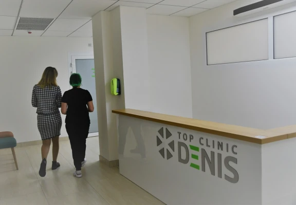В блоке эндоскопии есть собственная рецепция, комната отдыха и восстановление после седации, санузел - TOP Clinic DENIS