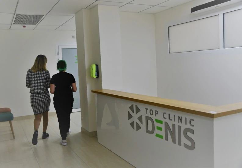 В блоке эндоскопии есть собственная рецепция, комната отдыха и восстановление после седации, санузел - TOP Clinic DENIS