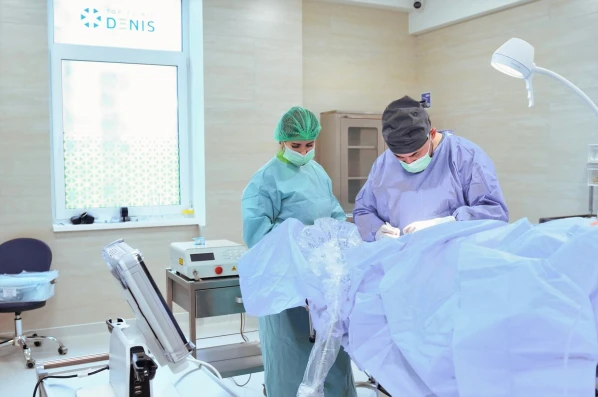 Лечим варикозную болезнь без разрезов и швов, используем прогрессивные методы в соответствии с международными рекомендациями: лазерную коагуляцию, склеротерапию, минифлебэктомию - TOP Clinic DENIS