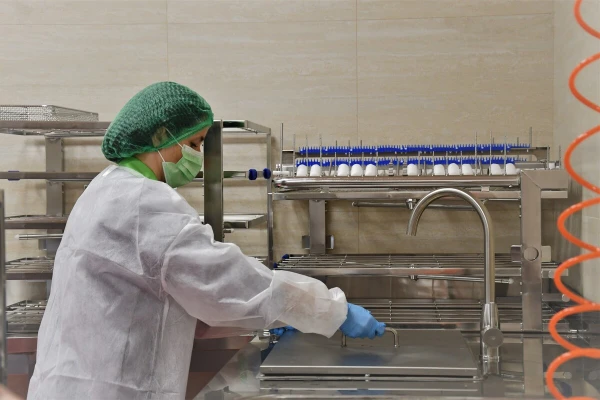 Дезинфекция с воздействием ультразвука позволяет удалить загрязнения из самых труднодоступных мест - TOP Clinic DENIS