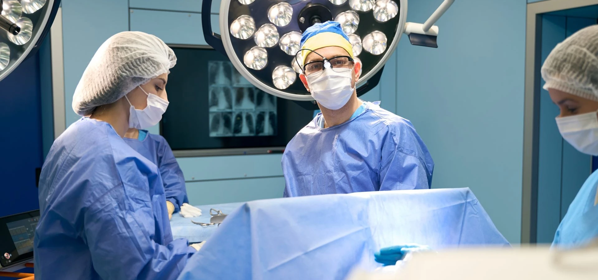 Бесплатная консультация специалиста перед операцией в клинике ДЕНИС - TOP Clinic DENIS