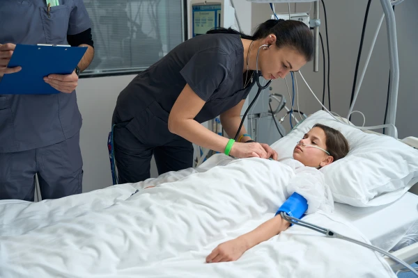 Отделение работает в режиме 24/7, как для взрослых, так и для детей. - TOP Clinic DENIS