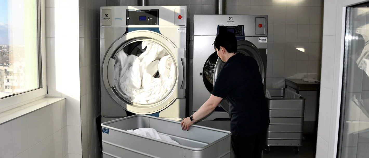 Как устроена клиника: прачечная - TOP Clinic DENIS