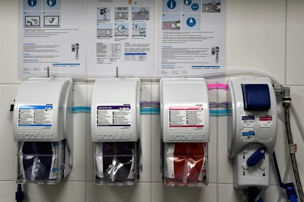 Для стирки используются средства Ecolab (США) — мирового лидера в разработке решений для защиты воды, гигиены и предотвращения инфекций. - TOP Clinic DENIS