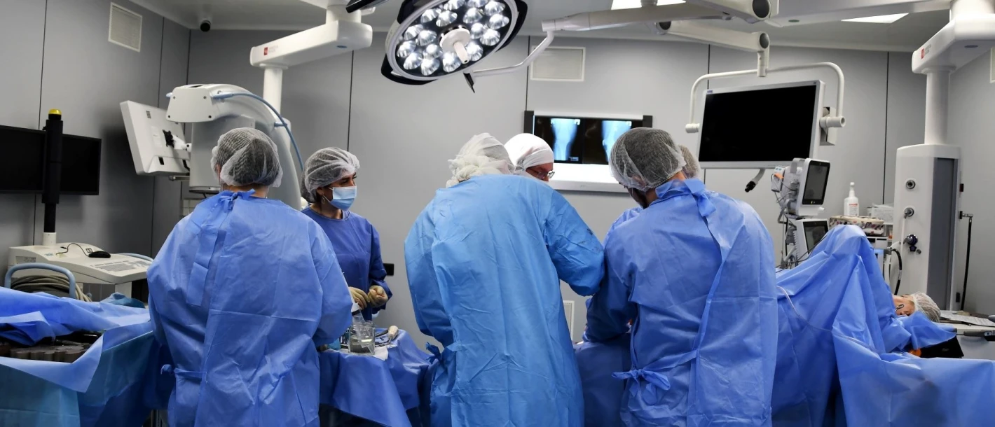Первые операции по эндопротезированию (замене суставов) в клинике - TOP Clinic DENIS