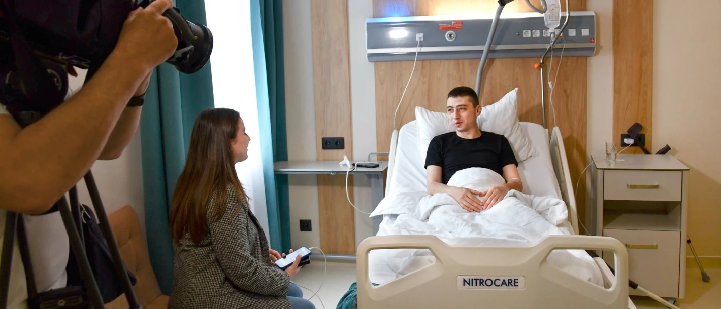 Сюжети телеканалів про операції з остеоінтегративного протезування бійцям ЗСУ - TOP Clinic DENIS