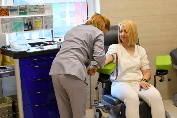 Вопрос врачу: можно ли сдать кровь на анализ из пальца, а не из вены? - TOP Clinic DENIS