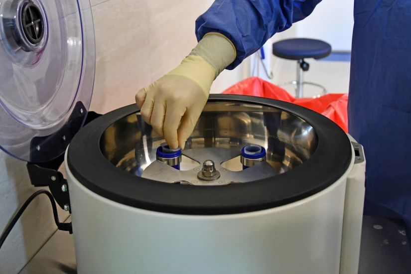 Гомогенизированный аспират помещается в центрифугу. - TOP Clinic DENIS