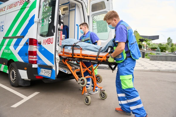 Служба неотложной помощи оснащена реанимобилями Mercedes Sprinter - TOP Clinic DENIS