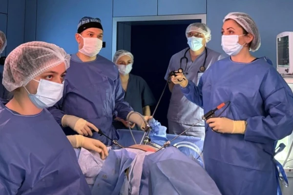 В Клинике проведена редкая гинекологическая операция молодой девушке - TOP Clinic DENIS