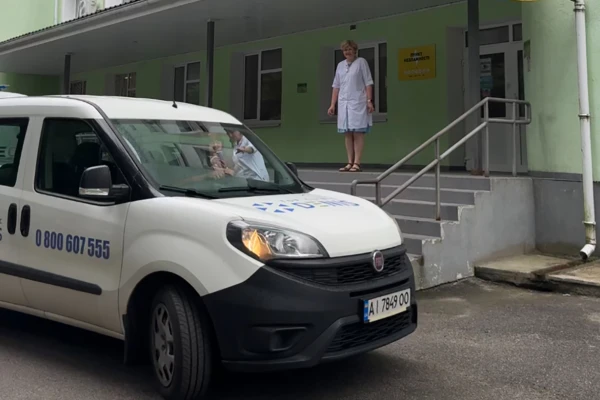 TOP Clinic DENIS передала вакцини Гексаксим у медзаклади Київської області - TOP Clinic DENIS