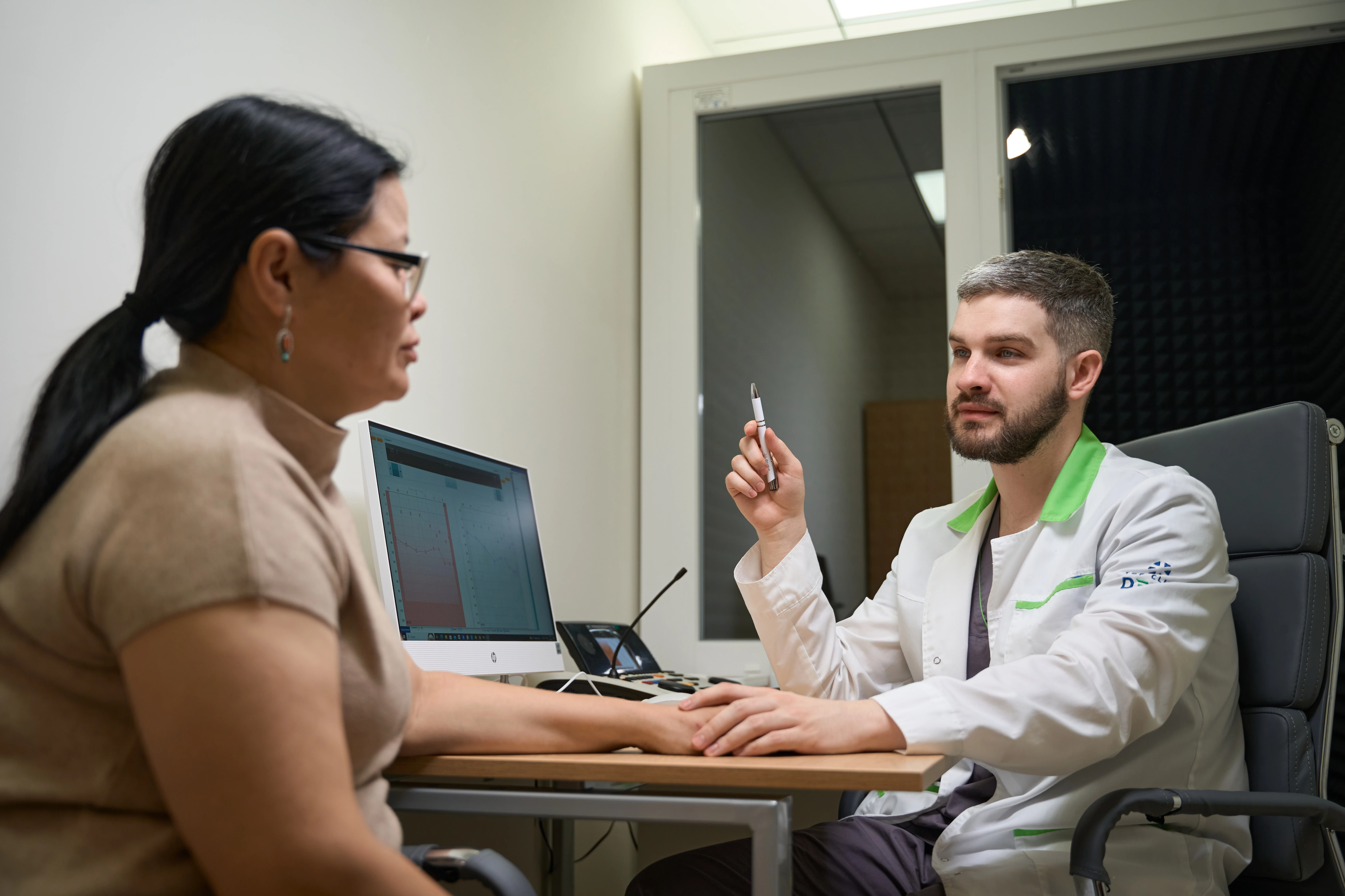 Прогресуюче зниження слуху у літніх людей - TOP Clinic DENIS