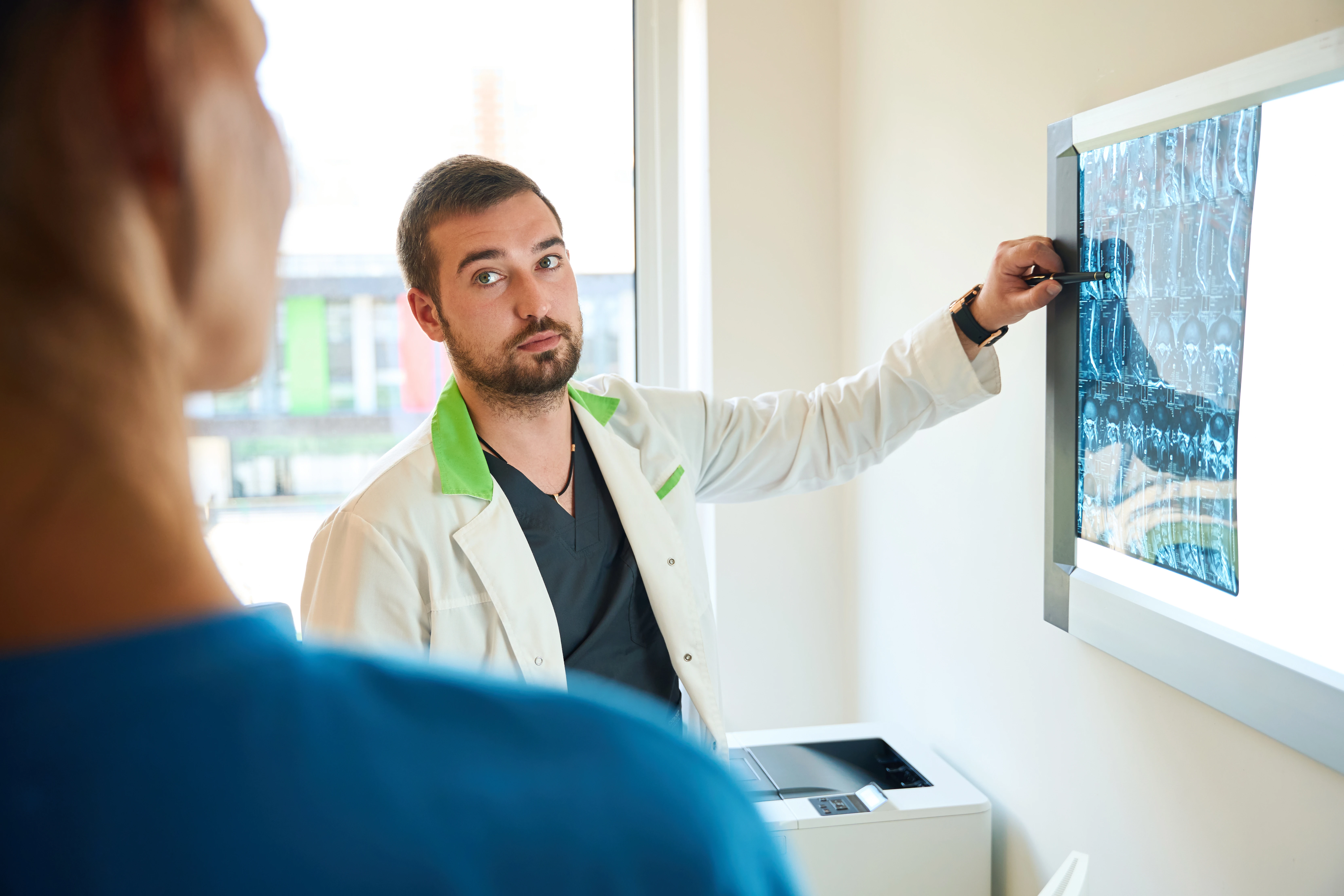 Растяжение и разрыв связок - TOP Clinic DENIS